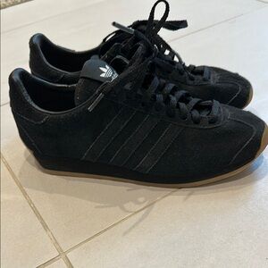 Adidas Khaite Black Sneakers Sleek Casual Style Size 7.5